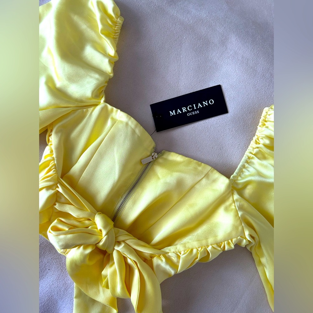 New Marciano Colette Wrap Crop top 💛💛💛